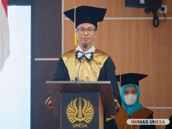 Kisah Prof Nadi, Anak Petani yang Jadi Guru Besar Termuda Unesa