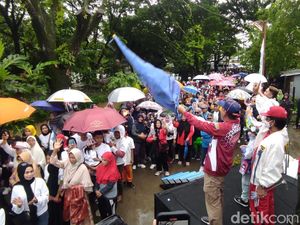 Ketua DPRD Makassar Rudianto Lallo Jalan Sehat Bareng Ribuan Warga Manggala Ketua DPRD Makassar Rudianto Lallo Jalan Sehat Bareng Ribuan Warga Manggala