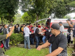 Jenazah Budayawan Betawi Ridwan Saidi Tiba di TPU Karet Bivak