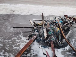 3 Kapal Motor Nelayan di Amfoang Hancur Dihantam Gelombang