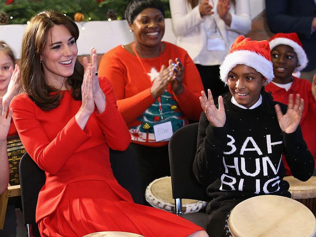 Gaya Modis Kate Middleton yang Bisa Ditiru untuk Acara Natal