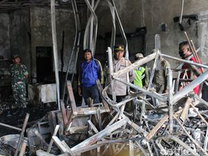 Rumah Makan Rocket Chicken Kunduran Blora Ludes Terbakar Rumah Makan Rocket Chicken Kunduran Blora Ludes Terbakar