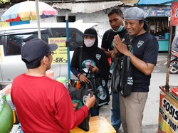 Komunitas Warteg Jatim Bagikan 300 Paket Bantuan di Kabupaten Sidoarjo