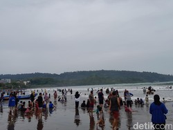 Libur Lebaran, Wisatawan Lebih Tertarik Main ke Pantai
