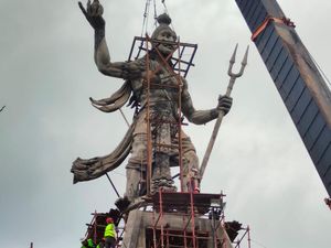 Patung Baruna Terpasang, Penataan Pantai Samigita 95 Persen