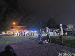 Pupus Harapan Pedagang Mainan di Lembang Raup Cuan di Libur Natal