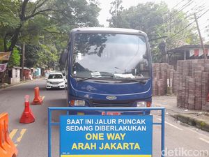 Arus Balik Libur Natal, One Way Puncak Bogor ke Jakarta Diterapkan Siang Ini Arus Balik Libur Natal, One Way Puncak Bogor ke Jakarta Diterapkan Siang Ini