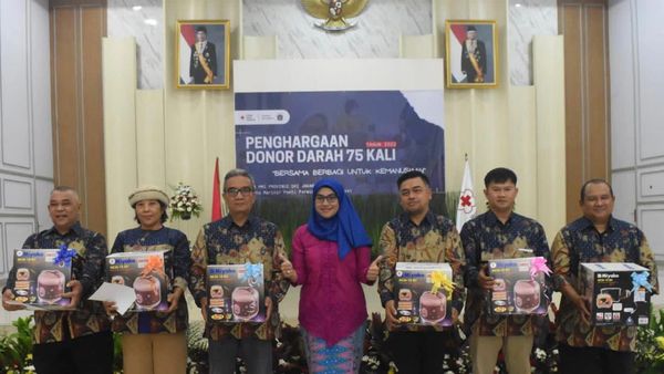 PMI Jakarta Bagi-bagi Penghargaan ke 300 Pendonor Darah