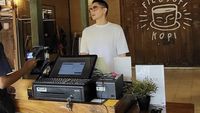Gaya Rezky Aditya Saat Ngopi dan Makan Bareng Citra Kirana