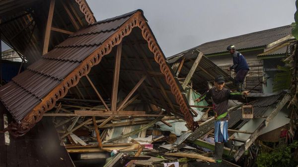 Rumah Roboh Gegara Angin Kencang di Banjarmasin