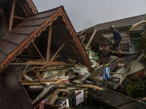 Rumah Roboh Gegara Angin Kencang di Banjarmasin