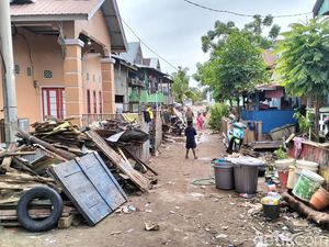 Rumah Warga di Polman Roboh Diterjang Luapan Arus Sungai
