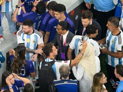 Fakta terbaru hasil jepretan para fotografer dunia, ada detik-detik Messi yang sepertinya tidak suka dan tidak mau berfoto dengan Salt Bae! (Getty Images)
