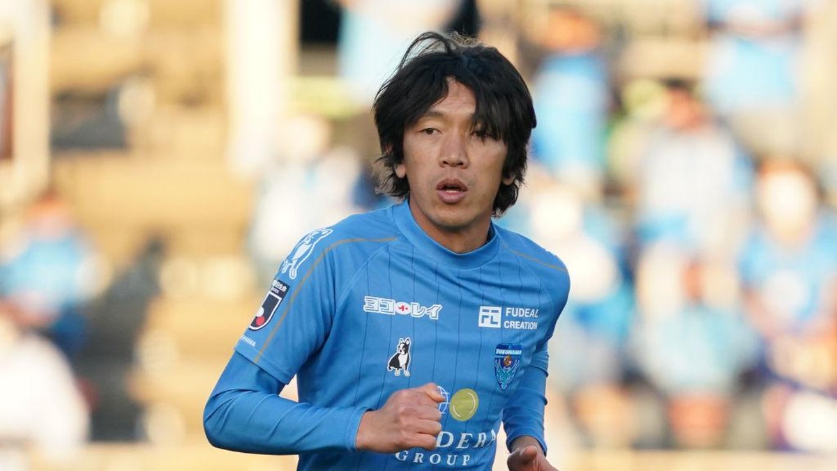 Shunsuke Nakamura saat membela Yokohama FC. Foto: Getty Images/Hiroki Watanabe