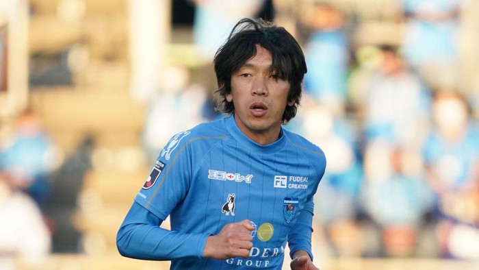 YOKOHAMA, JAPAN - DECEMBER 04: Shunsuke Nakamura of Yokohama FC looks on during the J.League Meiji Yasuda J1 38th Sec. match between Yokohama FC and Consadole Sapporo at NHK Spring Mitsuzawa Football Stadium on December 04, 2021 in Yokohama, Kanagawa, Japan. (Photo by Hiroki Watanabe/Getty Images)