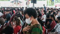 Suasana Khusyuk Misa Natal di Gereja Katedral Jakarta