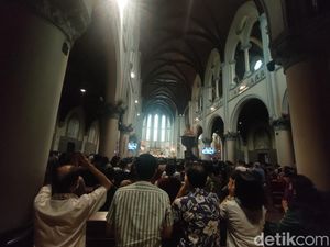 Misa Natal di Katedral, Uskup Agung Jakarta Soroti Isu SARA Cederai Persatuan Misa Natal di Katedral, Uskup Agung Jakarta Soroti Isu SARA Cederai Persatuan