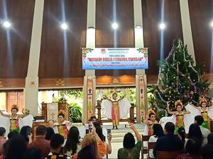 Gamelan dan Kakidungan Bali Iringi Prosesi Ibadah Natal di Blimbingsari Gamelan dan Kakidungan Bali Iringi Prosesi Ibadah Natal di Blimbingsari