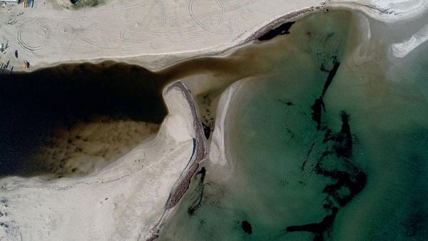 Lanskap Indah Saat Danau Mert dan Laut Hitam Bertemu