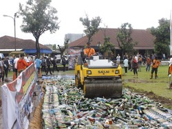 Polresta Bogor Musnahkan 22 Ribu Botol Miras Diduga Pemicu Tawuran