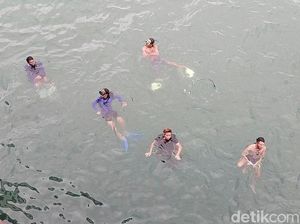 Potret Anak Logam Banyuwangi Menyelam Laut Demi Recehan Potret Anak Logam Banyuwangi Menyelam Laut Demi Recehan