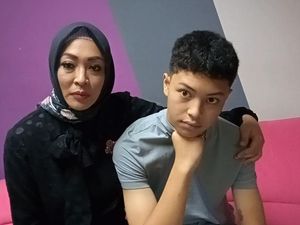 Angelina Sondakh Posesif Nggak Sih soal Pergaulan Anak? Angelina Sondakh Posesif Nggak Sih soal Pergaulan Anak?