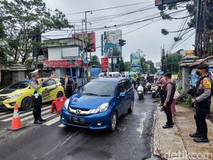 Libur Natal Usai, Arus Lalin di Lembang Masih Dipadati Kendaraan Libur Natal Usai, Arus Lalin di Lembang Masih Dipadati Kendaraan