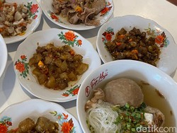 Lagi Hits! Bakso Tjap Haji di Bandung Bertopping Onderdil Sapi