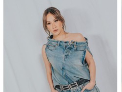 Gaya BCL Pakai Baju Balenciaga, Disebut Bak Pakai Celana Jeans Sampai Leher
