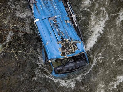 Bus Jatuh ke Sungai saat Cuaca Buruk di Spanyol, 6 Orang Tewas