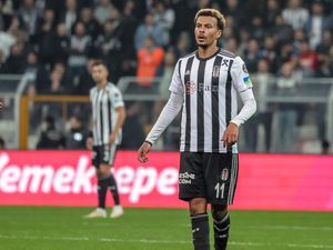 Natal Kelabu Dele Alli