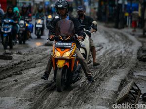Eror Banget! Jalan Belum Kering Sudah Dilintasi