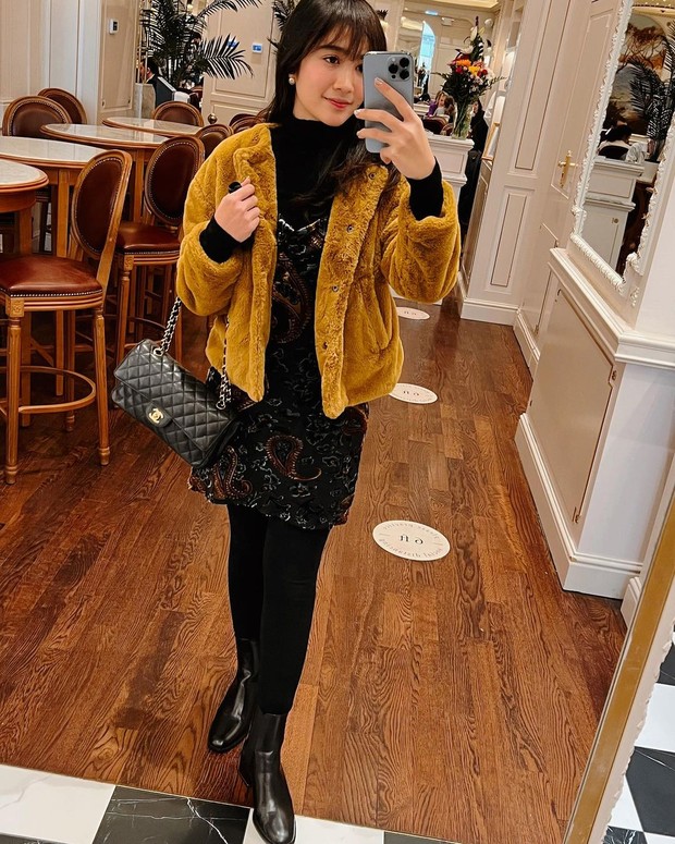 Inspirasi OOTD liburan ala Febby Rastanty