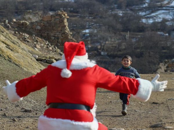 Hadiah dari Sinterklas untuk Anak-anak di Azerbaijan