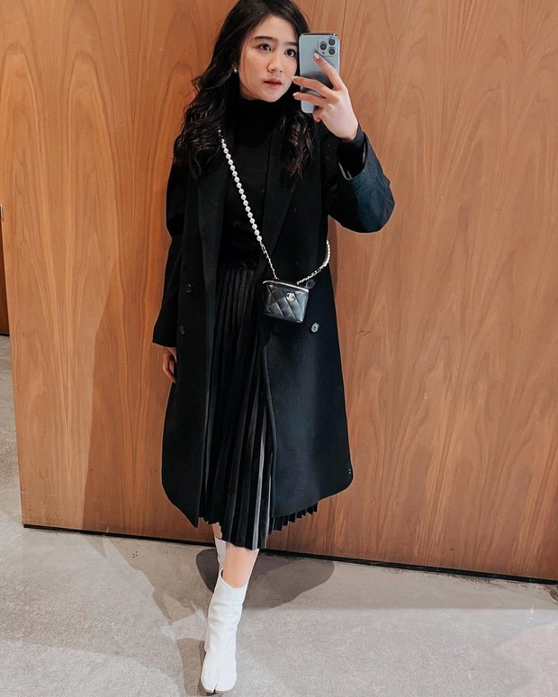 Inspirasi OOTD liburan ala Febby Rastanty