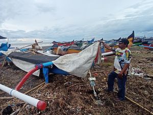 Nelayan Tabanan Takut Jukung Dihanyutkan Rob, Harga Capai Puluhan Juta