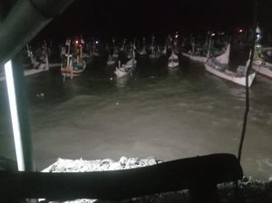 Cuaca Ekstrem, 4 Perahu Nelayan Lamongan Tenggelam Dihantam Ombak