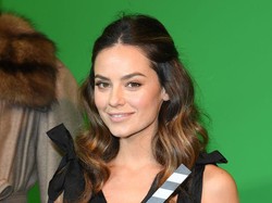 Song Joong Ki Diduga Sebut Nama Pacar di Pidato, Ini Sosok Katy Saunders