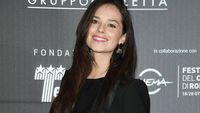 Ini Sosok Katy Saunders, Wanita yang Digosipkan Pacar Baru Song Joong Ki