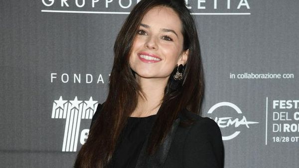 Ini Sosok Katy Saunders, Wanita yang Digosipkan Pacar Baru Song Joong Ki