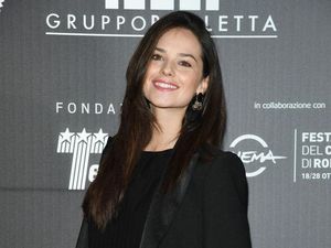Ini Sosok Katy Saunders, Wanita yang Digosipkan Pacar Baru Song Joong Ki Ini Sosok Katy Saunders, Wanita yang Digosipkan Pacar Baru Song Joong Ki