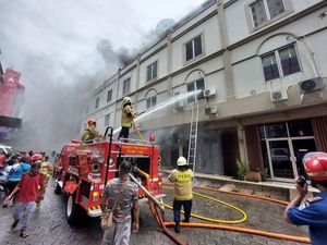 2 Ruko di Pademangan Jakut Terbakar, 15 Unit Mobil Damkar Dikerahkan