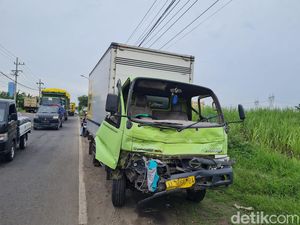 Dua Truk Adu Banteng di Gresik, Satu Sopir Tewas