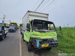 Dua Truk Adu Banteng di Gresik, Satu Sopir Tewas