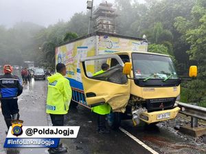 Kecelakaan Mobil Vs Truk Box Terjadi di Jalan Jogja-Wonosari Patuk