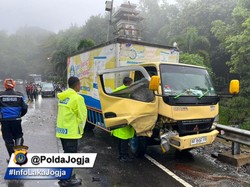 Kecelakaan Mobil Vs Truk Box Terjadi di Jalan Jogja-Wonosari Patuk
