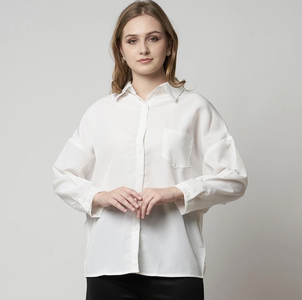 Kemaja Putih / Foto: Zalora Fashion item yang harus kamu miliki di lemari kamu