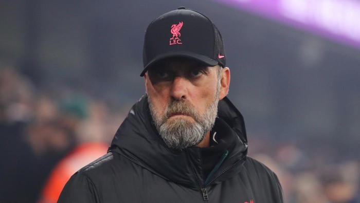 MANCHESTER, ENGLAND - 22 DISEMBER: Jurgen Klopp, pengurus Liverpool, melihat menjelang perlawanan Pusingan Keempat Piala Carabao antara Manchester City dan Liverpool di Stadium Etihad pada 22 Disember 2022 di Manchester, England.  (Foto oleh James Gill - Danehouse/Getty Images)