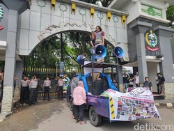 Sopir Taksi Online Geruduk Kantor Gubernur Sulsel, Tolak Penetapan Tarif Baru