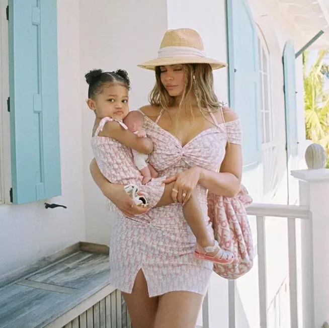 Kylie Jenner dan Stormi